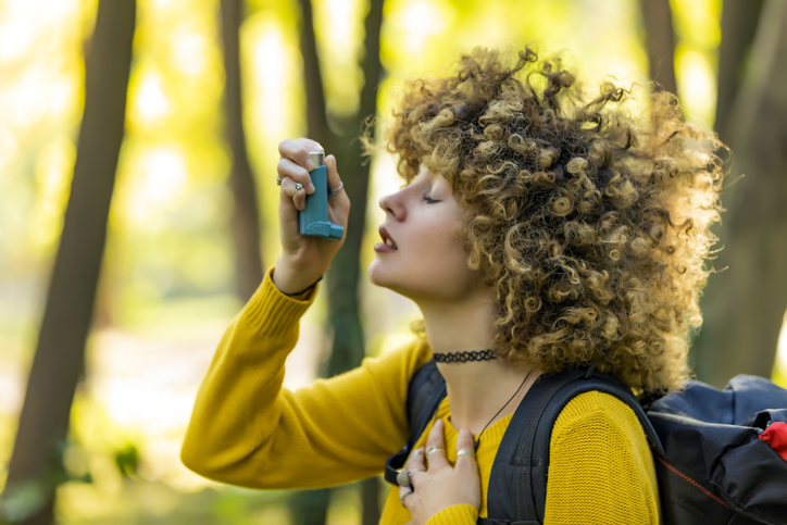Asthma bronchiale: Eine Erkrankung der Atemwege, die Kontrolle und Aufmerksamkeit erfordert